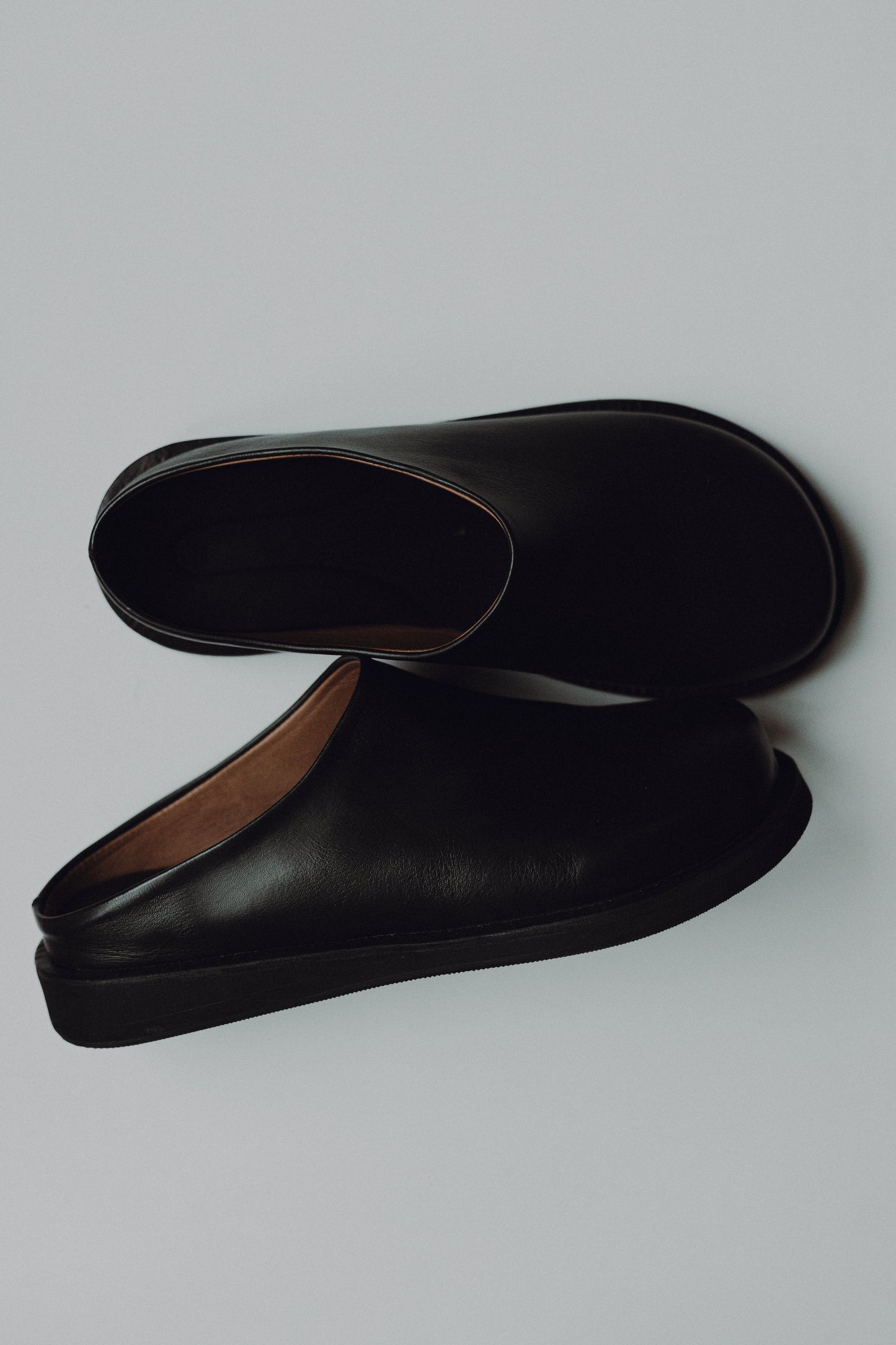 Sueco Fontana Cuero Negro