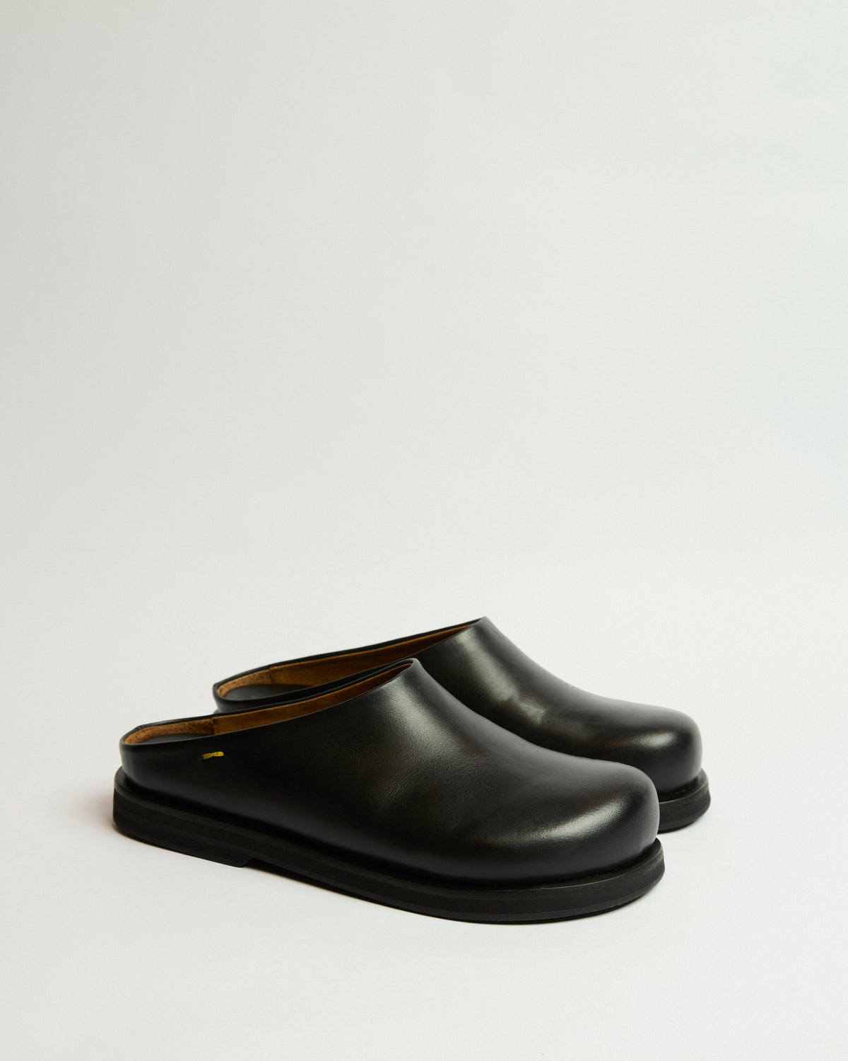 Sueco Fontana Mujer Cuero Negro